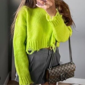 Like green purposely distressed cropped sweater - Zara